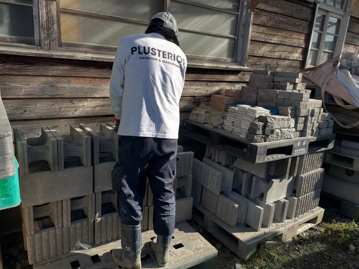 オリジナルTシャツ・ロンT．キャップ等あります